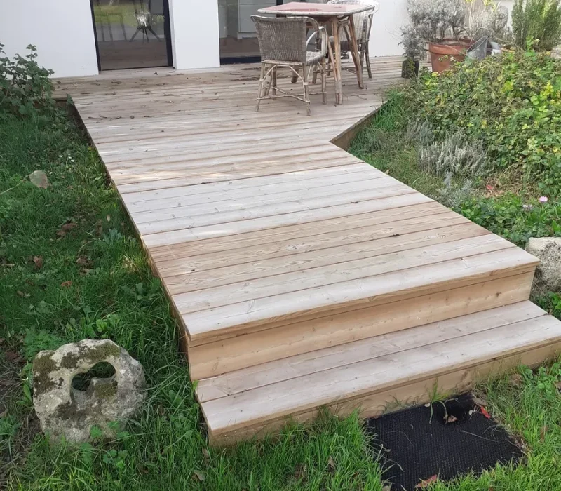 Réalisation d'agencement extérieur par Atelier du bois Menuiserie Charpente, menuisier à La Guérinière